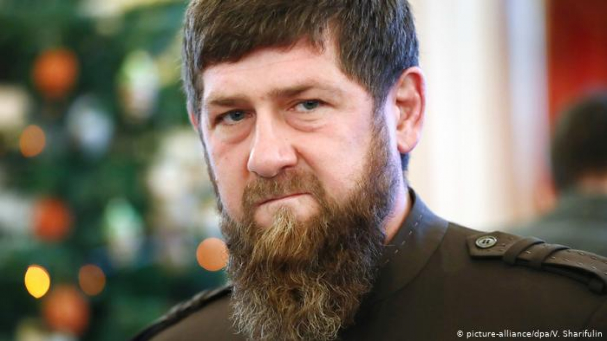 "У Кадырова повреждено более 50% легких", - глава Чечни экстренно доставлен в Москву с подозрением на коронавирус - СМИ