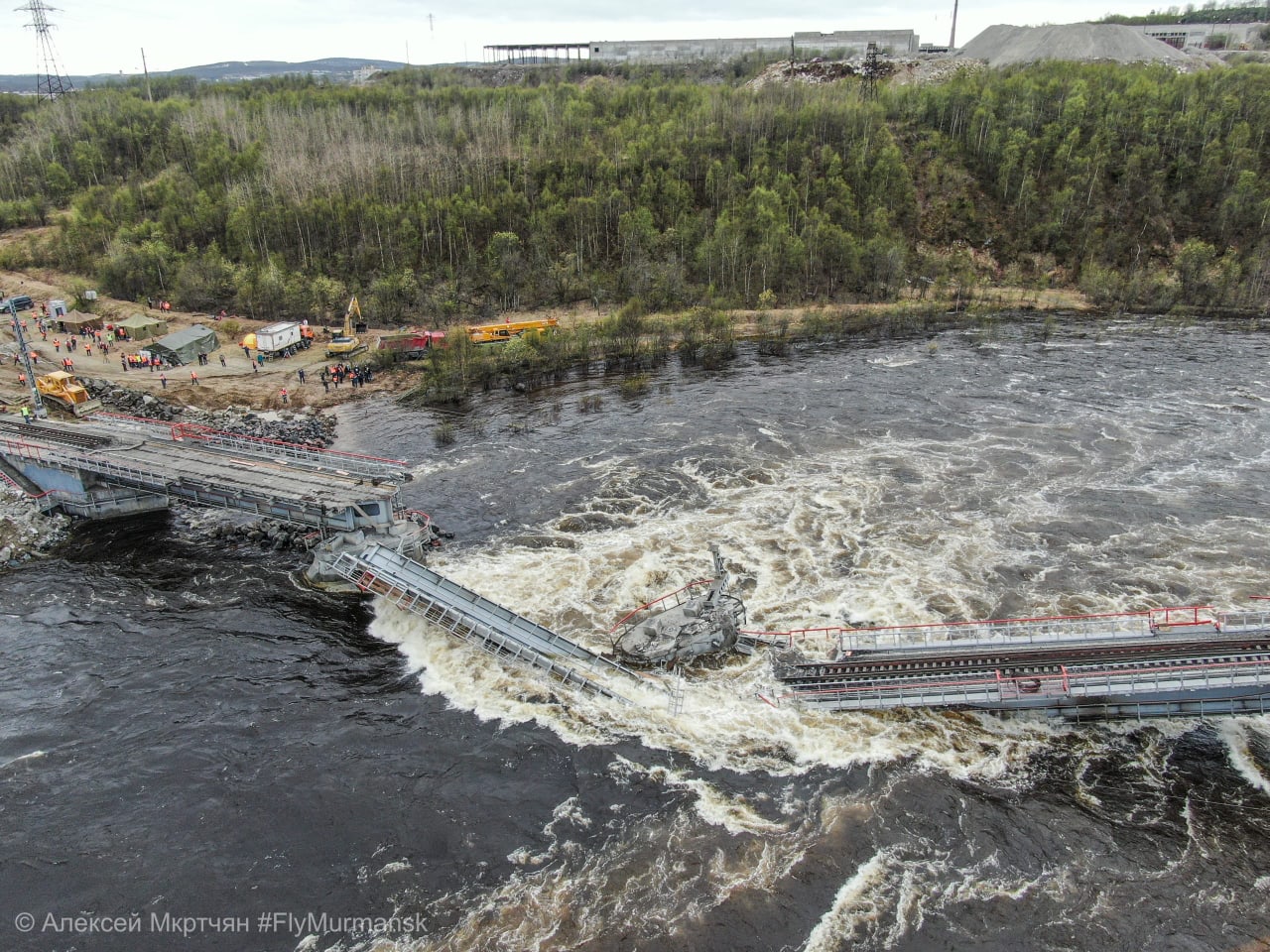 Мурманск оказался отрезанным от России: рухнул единственный мост