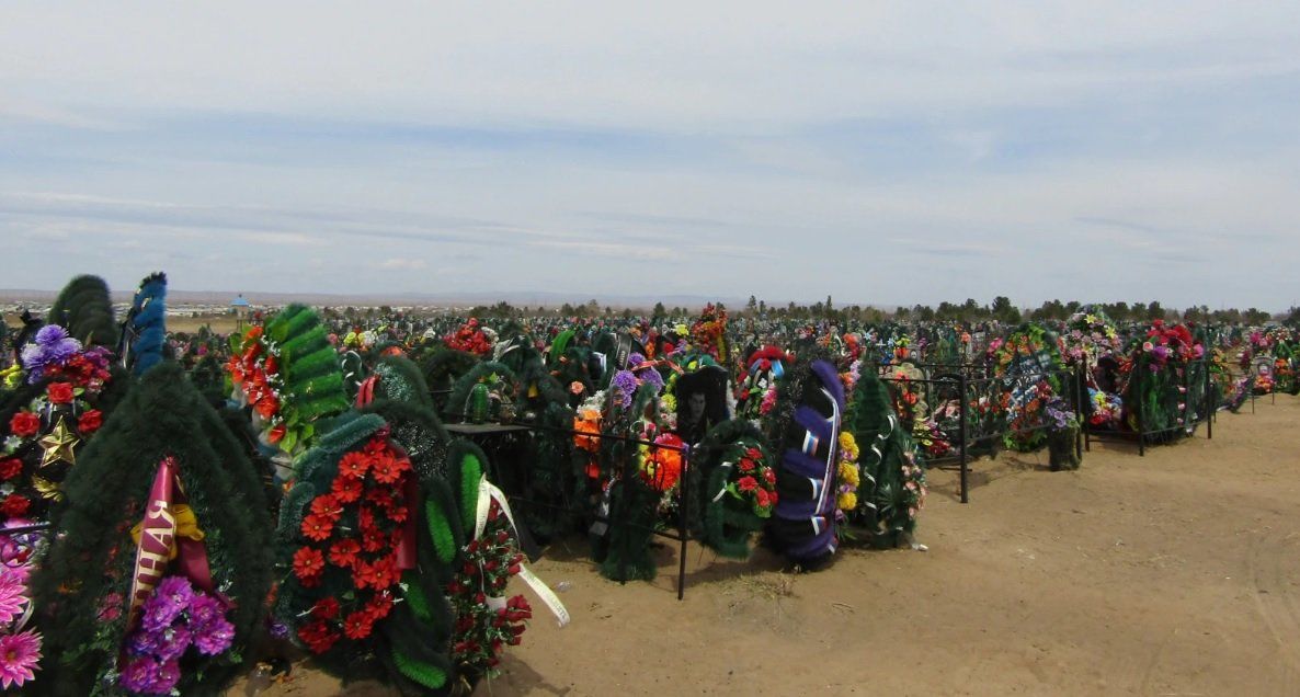 "Вернулись в целлофане", – Злой Одессит показал фото большого кладбища погибших в Украине военных РФ