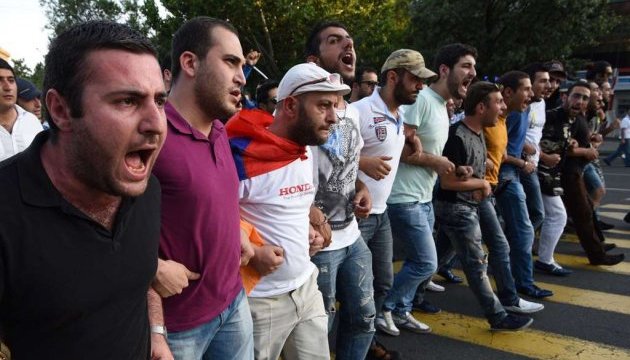 Тотальная забастовка и вторая волна протестов в Армении: все подробности и хроника событий онлайн