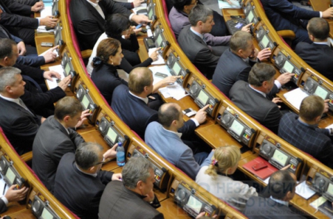 В ночь на понедельник начнется голосование за Госбюджет на 2015 год - нардеп