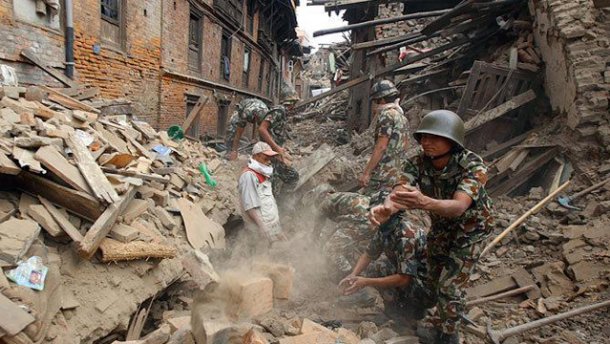В Непале число погибших в результате землетрясения превысило 7000