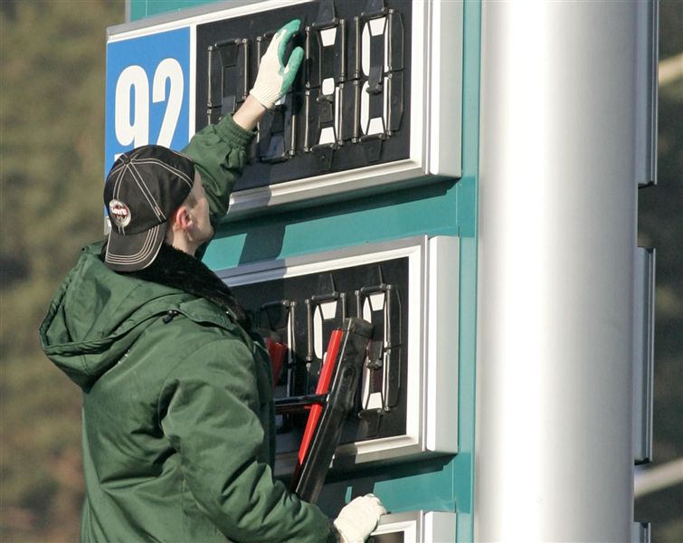 ​В Украине дорожают бензин и газ