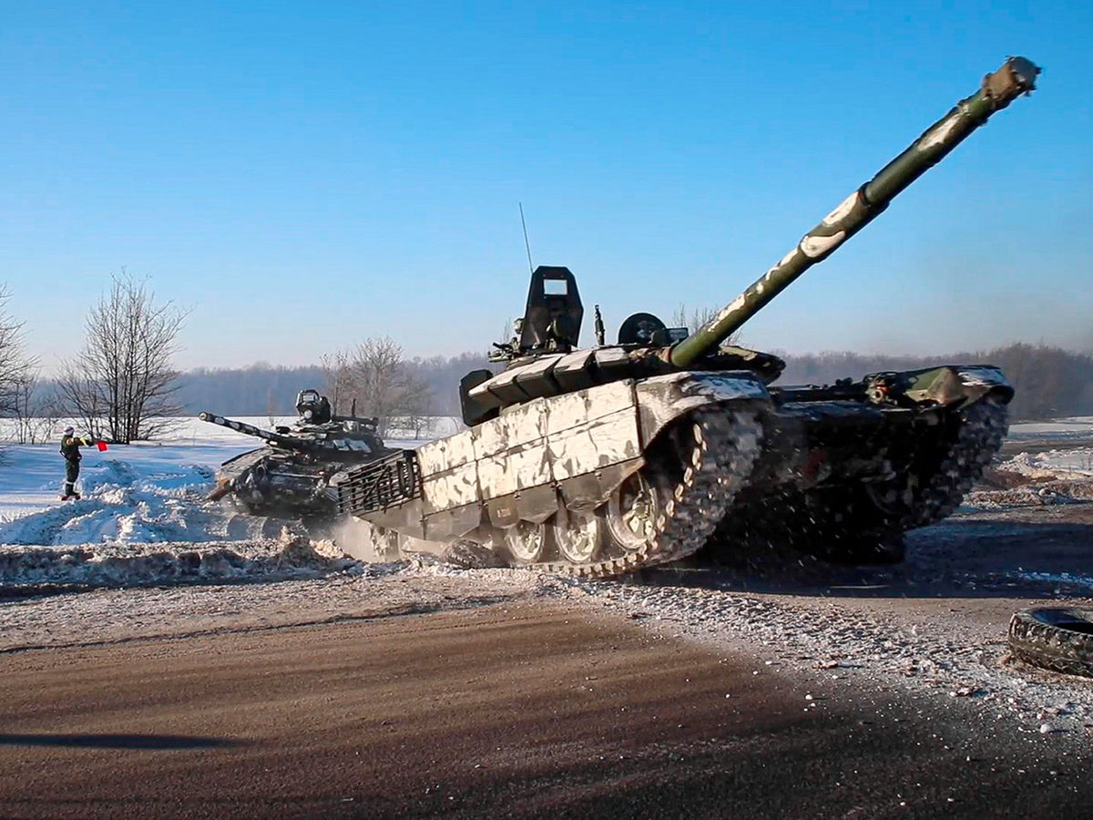 Армия РФ атакует Украину техникой без опознавательных знаков