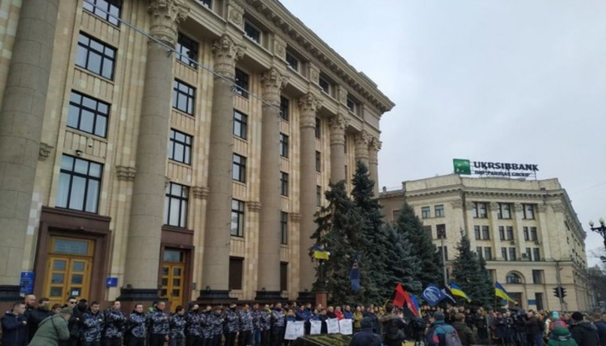 "Нет кровавому обмену!" - в Харькове люди вышли на протест против освобождения и обмена террористов, взорвавших мирную колонну противопехотной миной