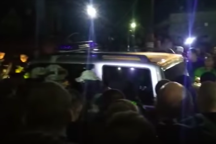 ​В Саратове убийство 9-летней девочки вызвало стихийные бунты - народ готов устроить самосуд
