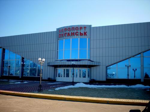Аэропорт Луганска внось был обстрелян из "Градов"