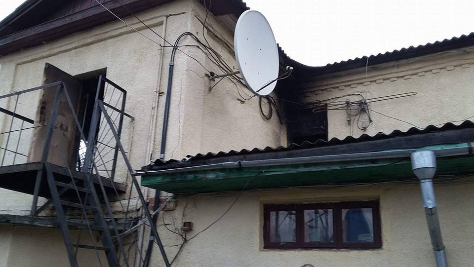 Скандал в Конотопе: ночью "коктейлями Молотова" забросали местное телевидение