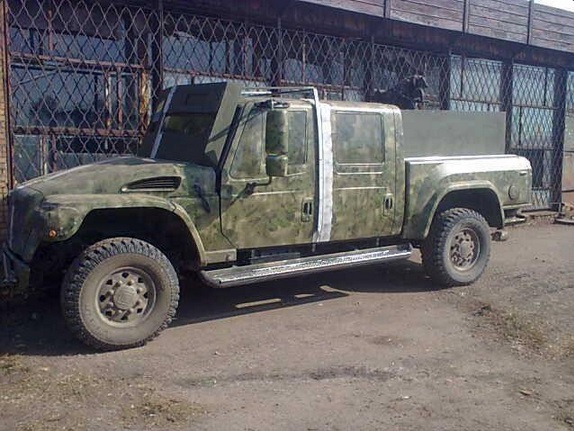 Автомобиль Януковича младшего обнаружился на фронте