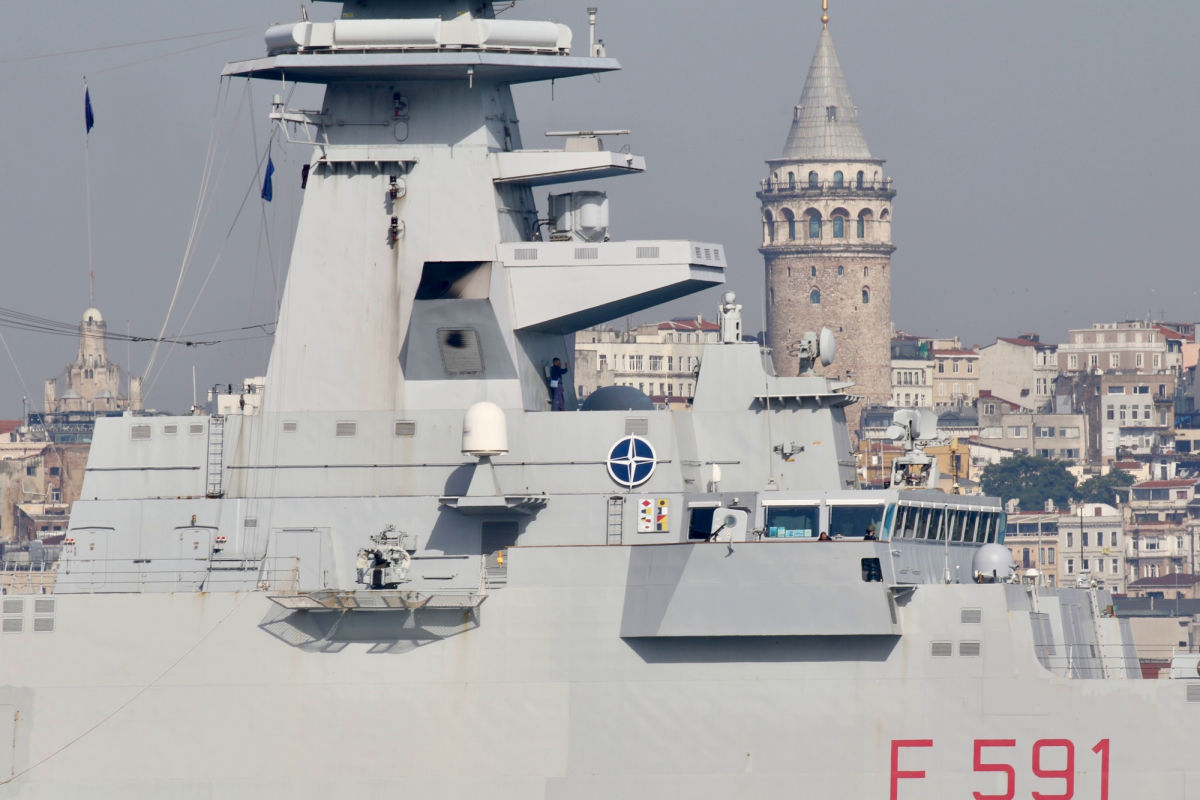 ​Группа быстрого реагирования НАТО идет в Черное море: два фрегата пересекли Босфор
