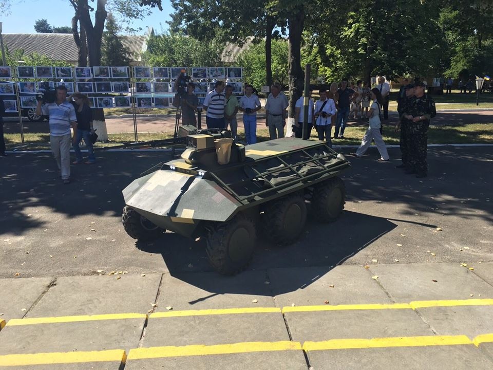 «УкрОборонПром» презентовaл нового укрaинского боевого роботa