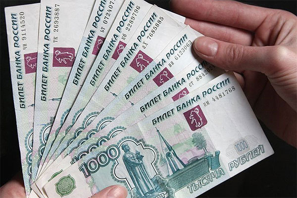 Bloomberg: российская экономика может рухнуть при условии цены 90 рублей за доллар