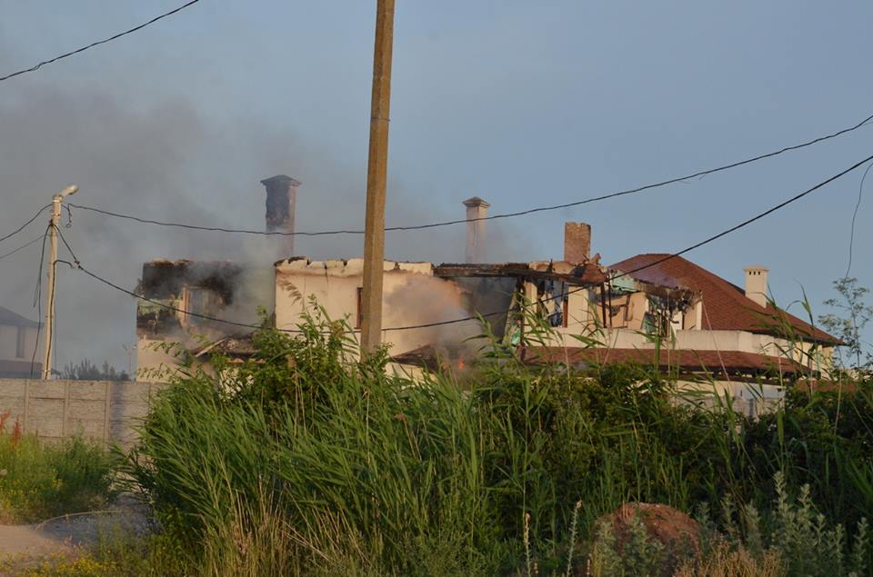 Опубликованы кадры страшных разрушений, которым подверглось мирное село в Новоазовском районе