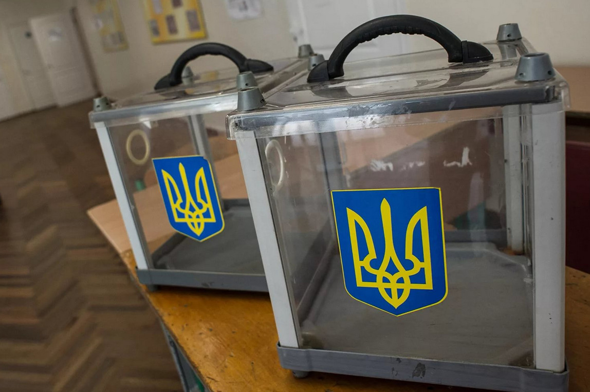 Официальный старт выборов президента Украины: где уже проголосовали первые избиратели 