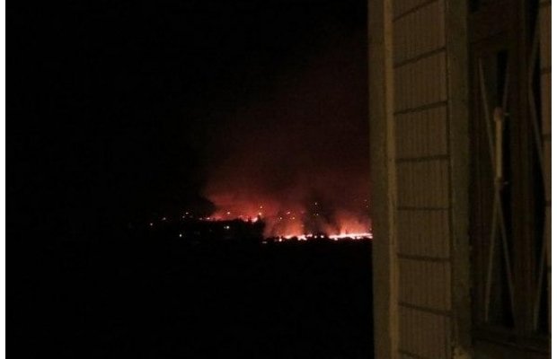 В аэропорту Донецка мощный пожар: в небе алое зарево