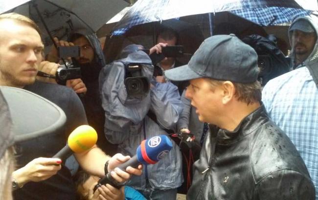 Олег Ляшко устроил митинг под окнами Кабинета Министров