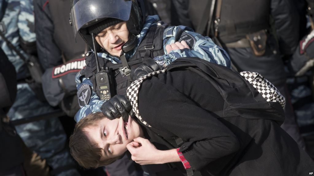 ​Россияне любят пожестче: кремлевские социологи зафиксировали рекордный уровень доверия граждан к силовикам