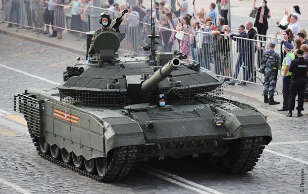 Появилось эпичное видео, как украинские бойцы из НГУ подожгли российский танк "Т-90М Прорыв"