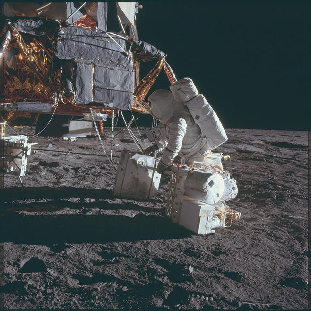 Опубликованы эксклюзивные снимки астронавтов NASA на Луне