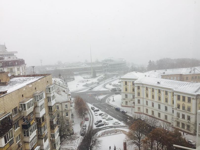 Первый снег в Киеве: жители столицы выложили потрясающие кадры в соцсети 