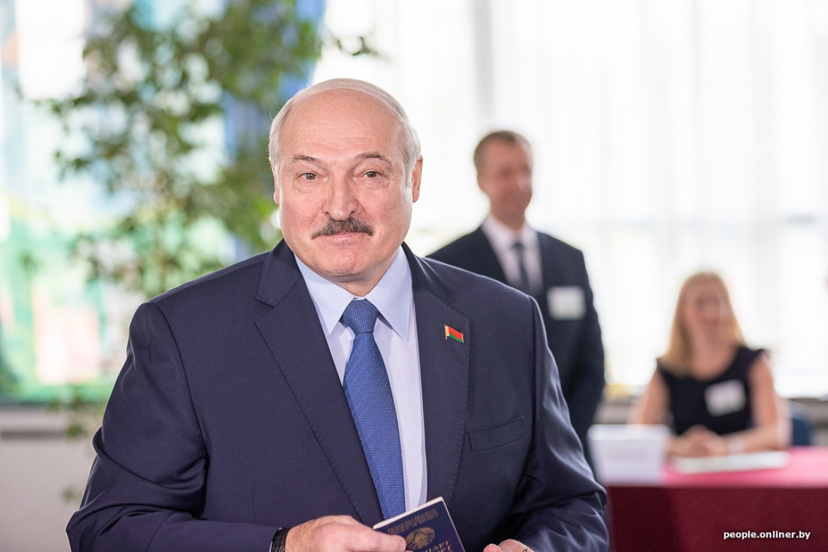 Лукашенко все еще может удержать власть в Беларуси: эксперт назвал варианты