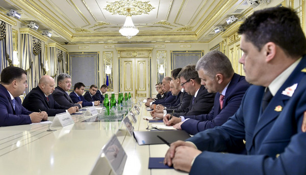 ​"Мы не одни! С нами весь цивилизованный мир!", - Порошенко встретился с министрами обороны натовских Литвы, Латвии, Эстонии и Черногории, приехавшими поздравить Украину с Днем Независимости
