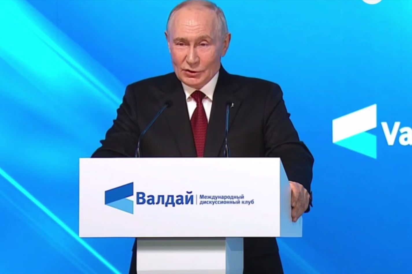 Путин с улыбкой заявил о неизбежности ядерного удара: "Ружье должно выстрелить"
