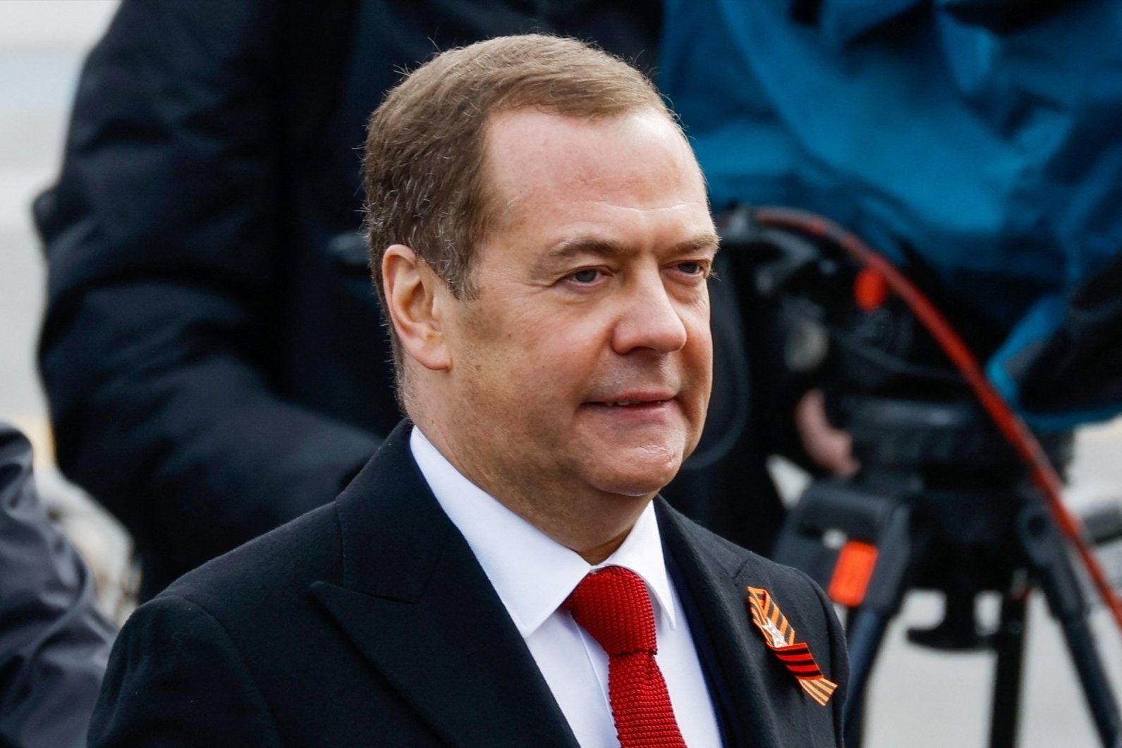 У Медведева "подгорело" из-за слов Макрона об Украине: "Не бережет себя"