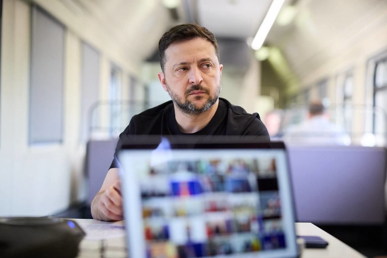 Зеленский предупредил Лукашенко о судьбе Мадуро после подозрительных маневров в Беларуси