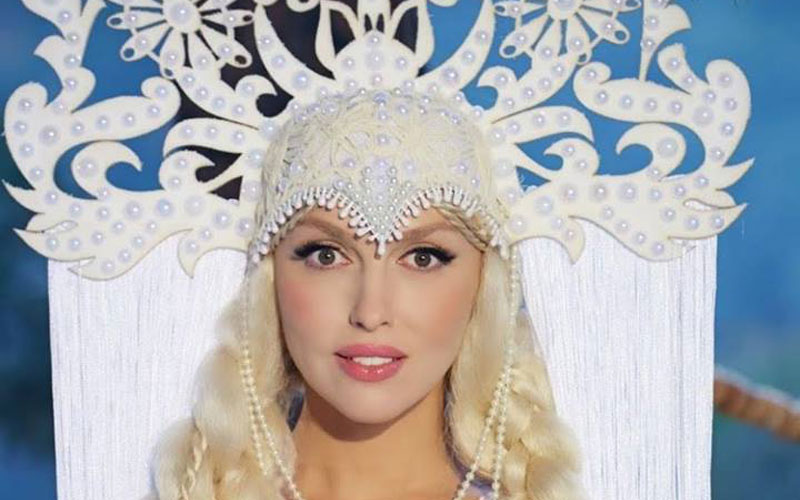 ​Оригинальный снимок украинской поп-звезды взорвал Интернет: Оля Полякова оформила свой унитаз в виде трона из "Игры престолов"