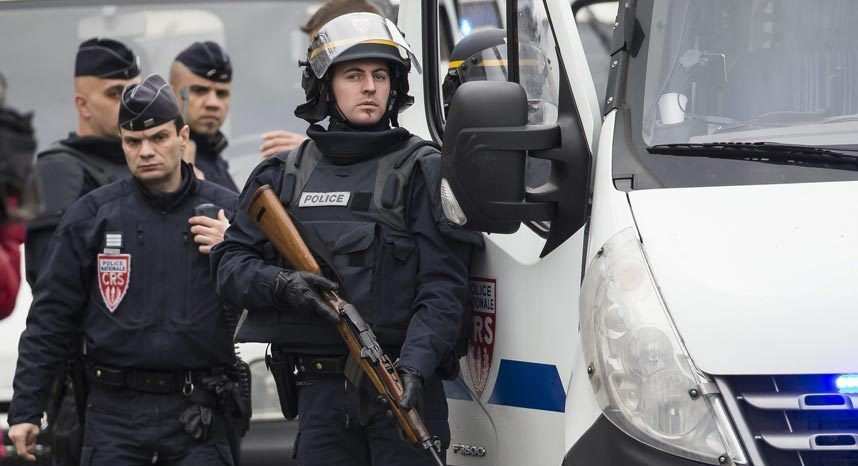 Налет на церковь во Франции: вооруженные преступники взяли в заложники священника, двух монахинь и прихожан -  Reuters
