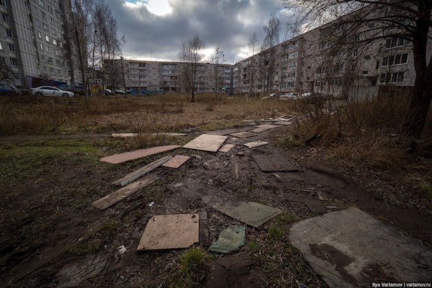 Это фильм ужасов в реальности: известный блогер ужаснул снимками российского города с нищетой и разрухой - кадры