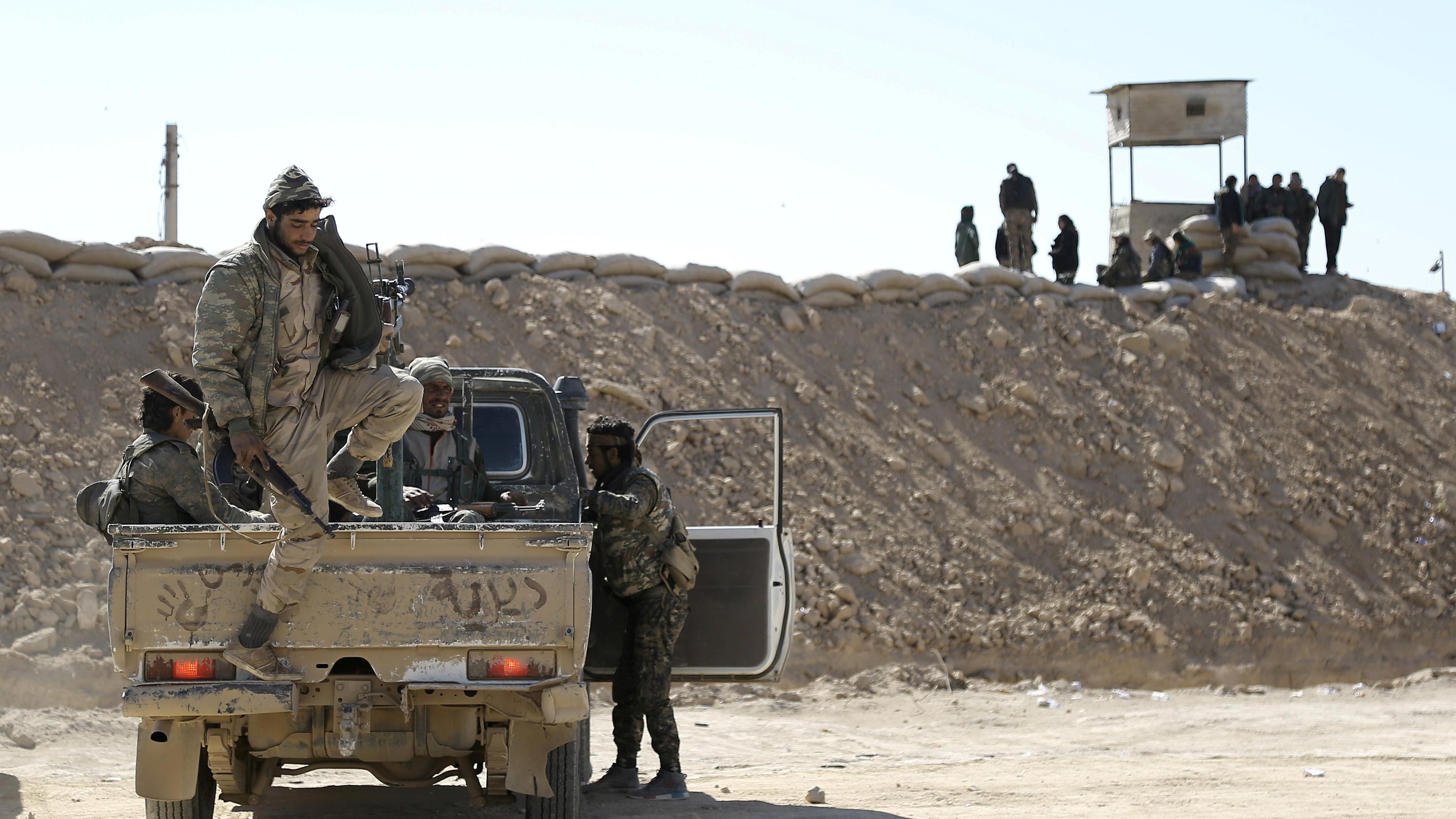 Переезд в ИГИЛ: террористы организованно перебираются из Ракки в Дэйр-эз-Зор
