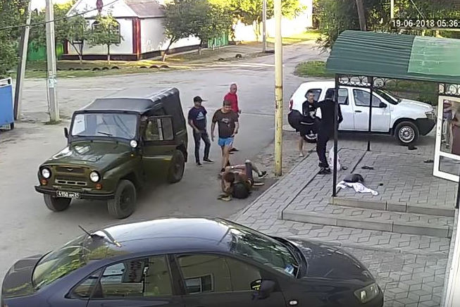 В Миллерово безжалостно избили военного из Москвы, приехавшего на границу Украины для "военного проекта"