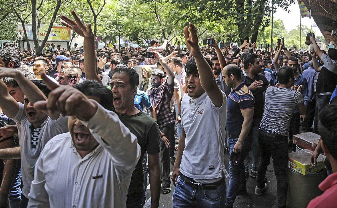 Иран на грани: почему страна охвачена массовыми беспорядками, и сможет ли Роухани избежать импичмента