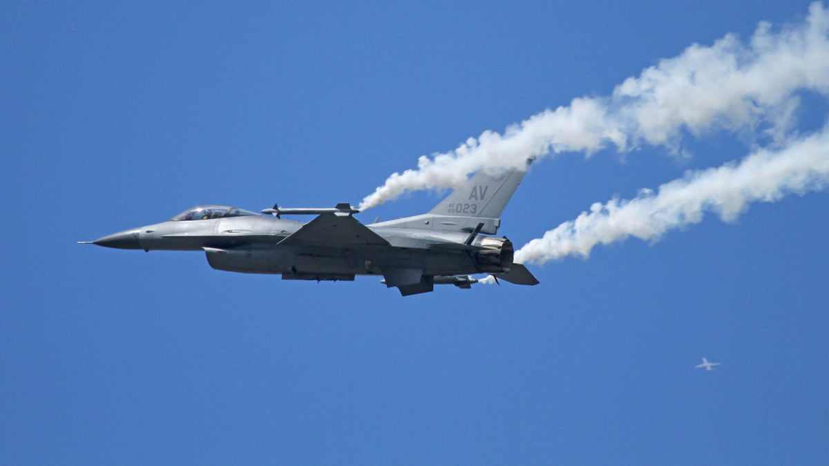 Байден поддержал учения украинских пилотов на F-16: тренировки начнутся в ближайшее время