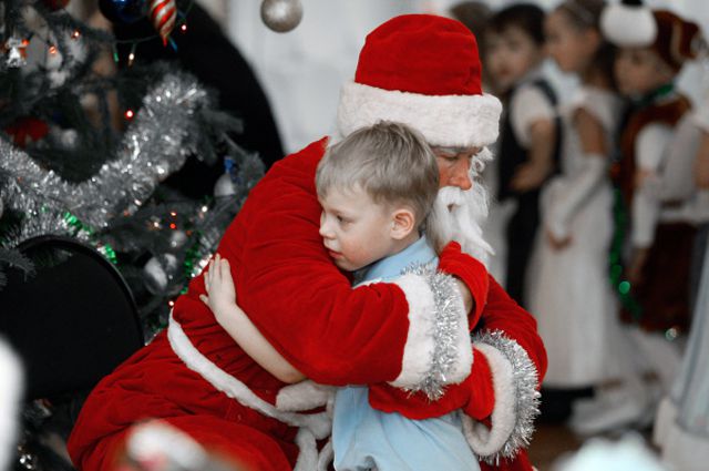 В Совфеде РФ призвали "защитить деда Мороза от Санта Клауса" в Украине