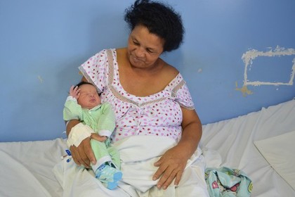 Чудо-мама: бразильтянка в возрасте 51 года родила 21-ого ребенка