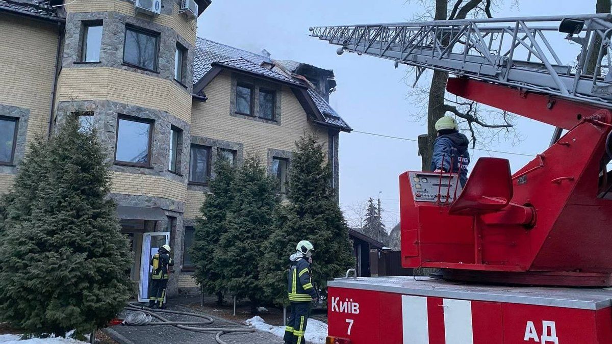 По стопам Харькова: в Киеве загорелся частный дом престарелых