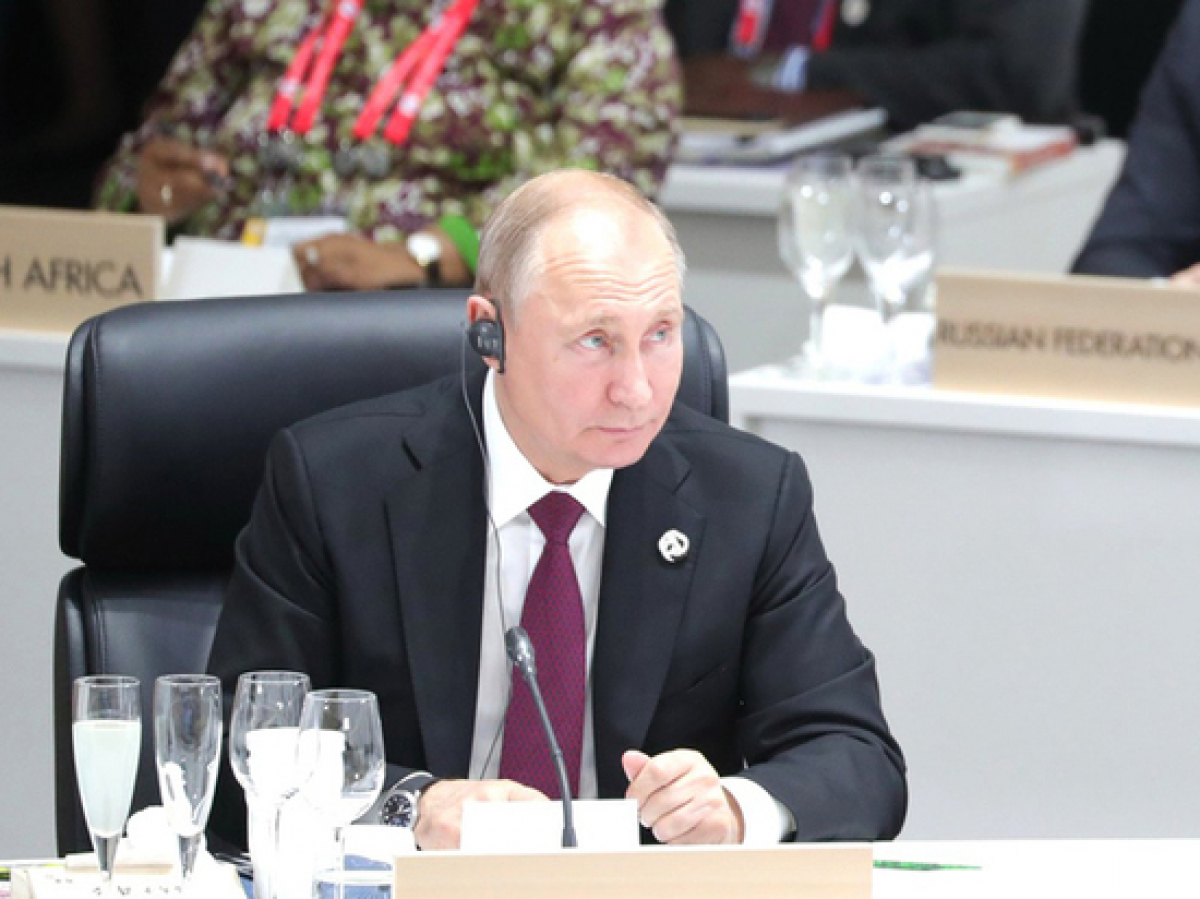 Почему Путин ничего не ест и не пьет на официальных встречах