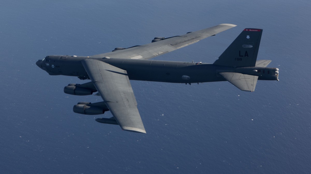 Европа репетирует защиту: Белый дом перебрасывает к границам РФ стратегические ядерные бомбардировщики B-52