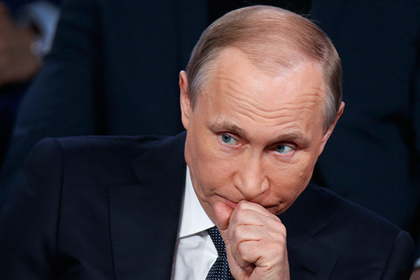 Путин нагло высказался о российских войсках на Донбассе: "Вооружения много, там все наши"