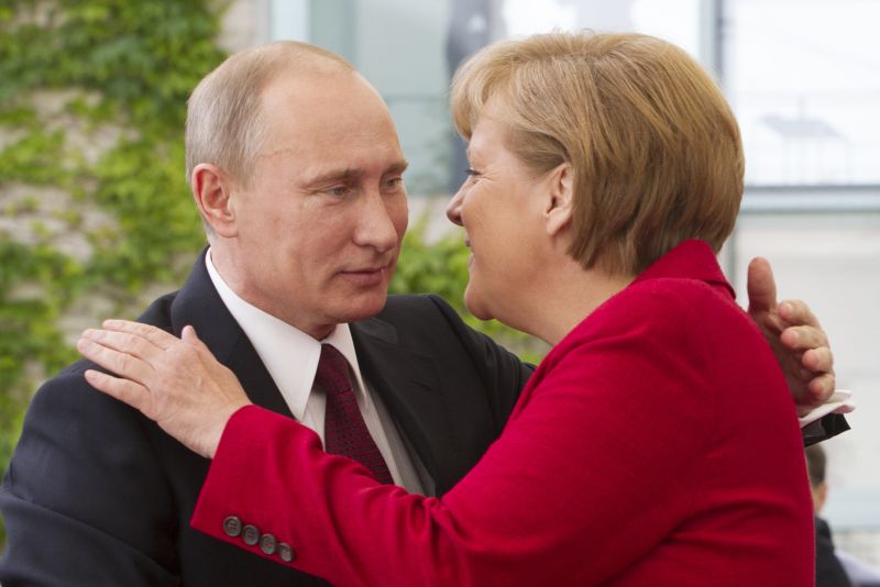 Bloomberg: Почему Путин и Меркель забывают об экономике своих стран?