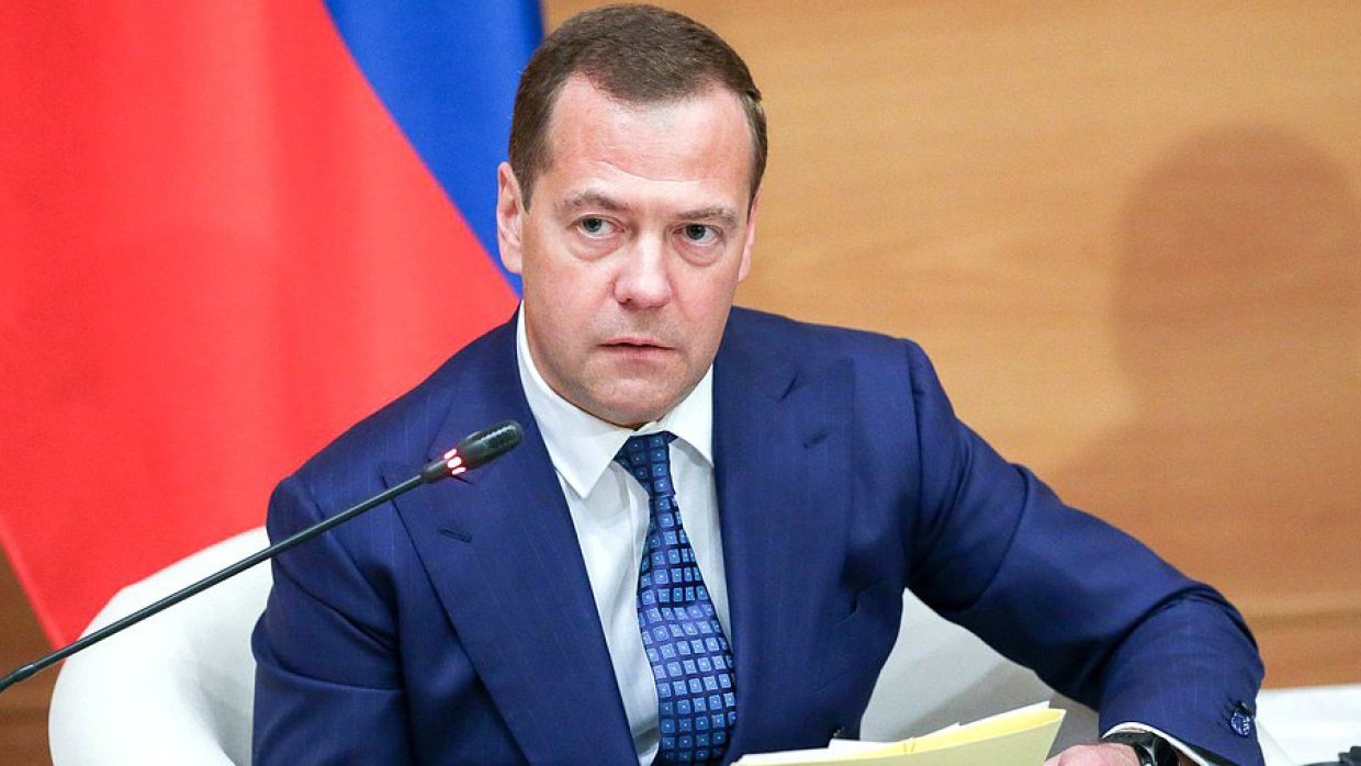 Охрана Медведева перекрыла половину Люксембурга – видео инцидента
