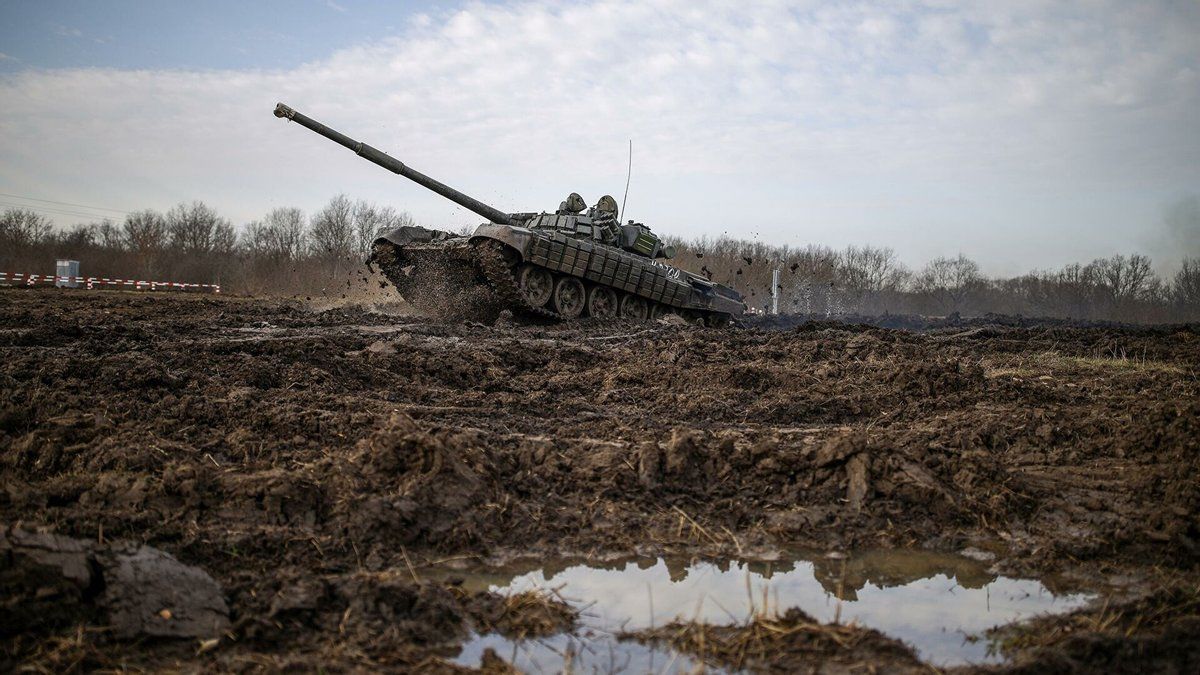 ​"Примерно так выглядит марш-бросок на Киев", – Злой Одессит показал фото застрявших российских танков