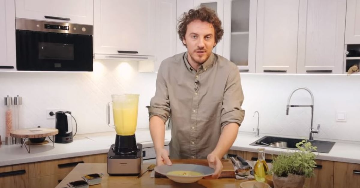 Рецепт легкого картофельного крем-супа с куркумой от кулинарного эксперта Евгения Клопотенко