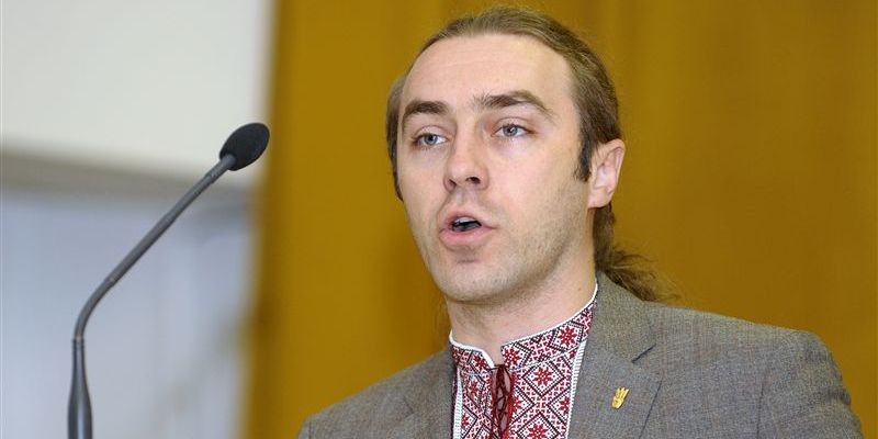 Соцсети: Депутат "Свободы" Мирошниченко громит Кловский лицей в Киеве вместе с оперативниками