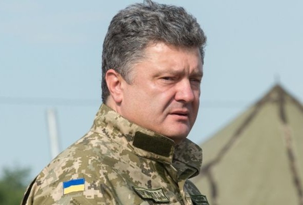 Порошенко: мы остановим танковые колонны боевиков высокоточным оружием с лазерным наведением