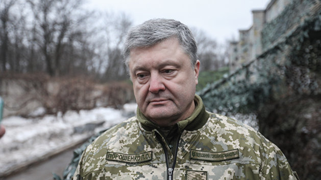 Порошенко сделал заявление по поводу решения Зеленского отменить военный парад на День Независимости Украины