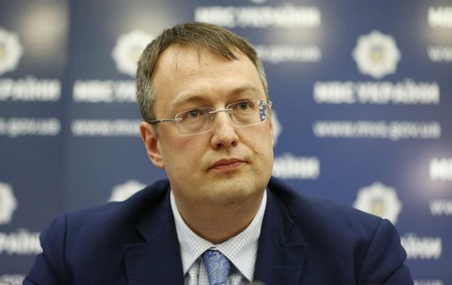 Геращенко предложил провести референдум насчет свободного владения короткоствольным оружием в Украине